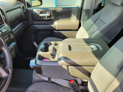 Used 2020 Chevrolet Silverado 2500 Custom w/ Custom Value Package image 28