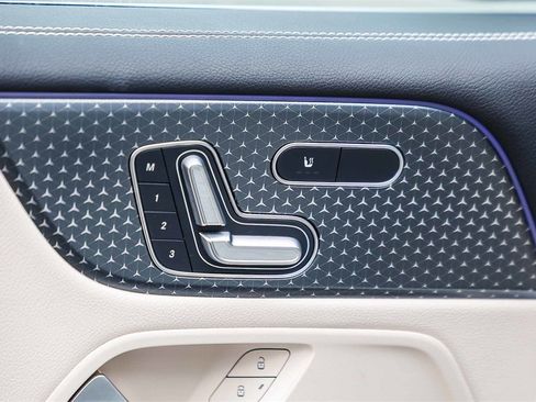 Used 2025 Mercedes-Benz GLB 250 4MATIC image 21