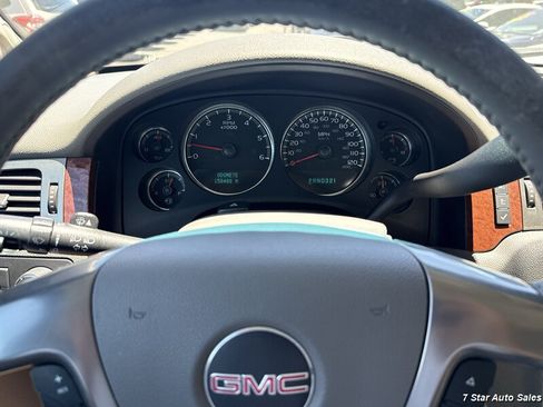 Used 2007 GMC Yukon XL SLT w/ SLT Preferred Equipment Group AWD/4WD image 9