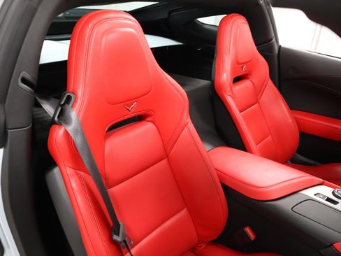 Used 2019 Chevrolet Corvette Z06 RWD image 16