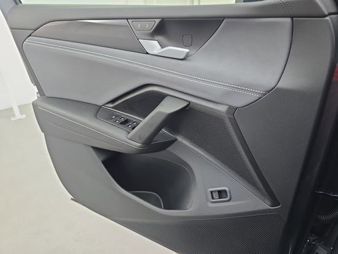 New 2026 Volkswagen Tiguan SE R-Line FWD image 24
