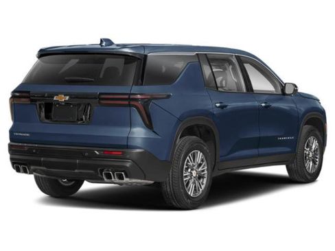 Used 2024 Chevrolet Traverse LS image 2