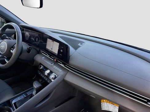 Certified 2025 Hyundai Elantra SEL FWD image 31