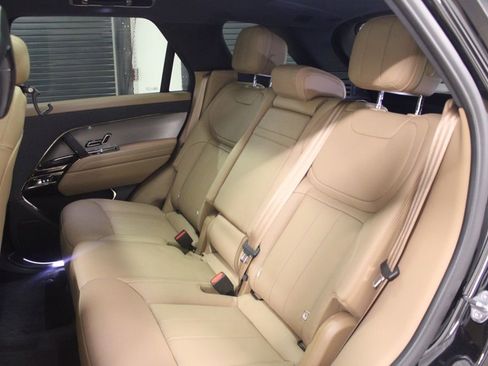 Used 2025 Land Rover Range Rover Sport SE image 40