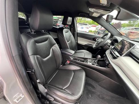 Used 2025 Jeep Compass Limited AWD/4WD image 27