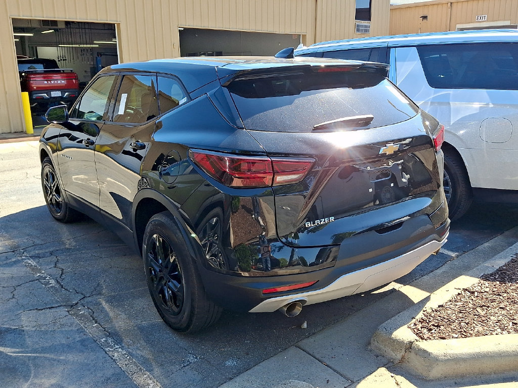 Used 2025 Chevrolet Blazer LT FWD image 6