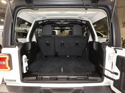 Used 2024 Jeep Wrangler Unlimited Rubicon image 24