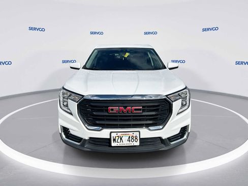 Used 2024 GMC Terrain SLE FWD image 3