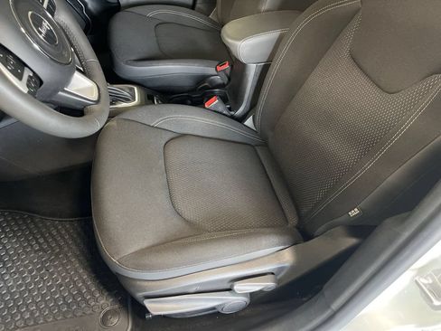 Used 2023 Jeep Renegade Altitude w/ Sun/Sound Group AWD/4WD image 29