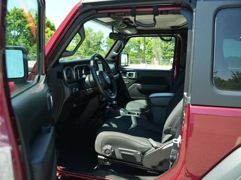 Used 2022 Jeep Wrangler Sport AWD/4WD image 12