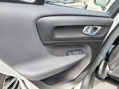 Certified 2022 Volvo XC40 T5 R-Design w/ Protection Package Premier image 8