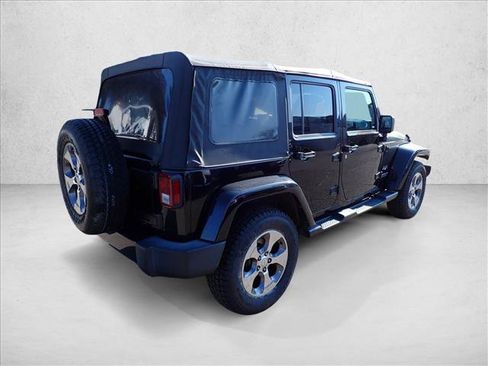 Used 2016 Jeep Wrangler Unlimited Sahara AWD/4WD image 3