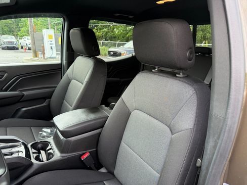 Used 2025 Chevrolet Colorado Trail Boss AWD/4WD image 14