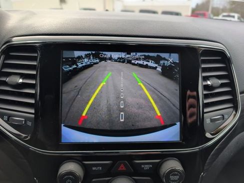 Used 2019 Jeep Grand Cherokee Altitude image 28