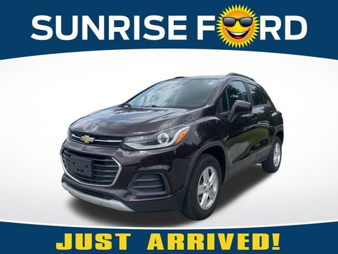 Used 2022 Chevrolet Trax LT AWD/4WD image 1
