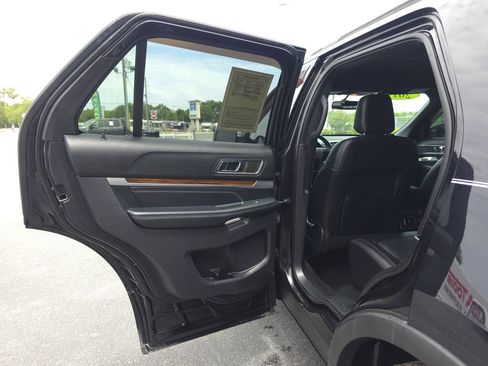 Used 2019 Ford Explorer Limited w/ Class III Trailer Tow Package FWD image 10