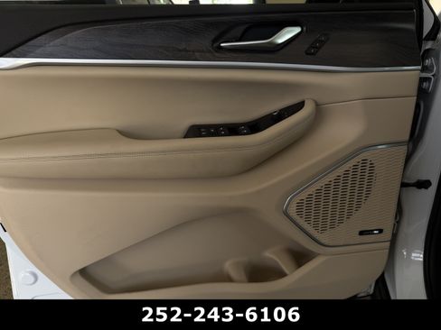 Used 2022 Jeep Grand Cherokee Limited 4xe w/ Luxury Tech Group II AWD/4WD image 33