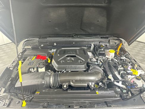 Used 2025 Jeep Wrangler Sahara image 33