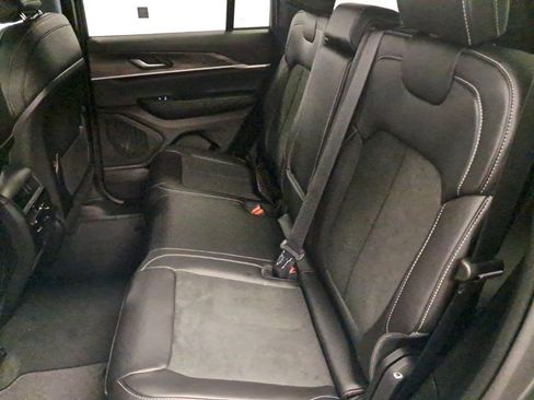 New 2026 Jeep Grand Cherokee Altitude image 17