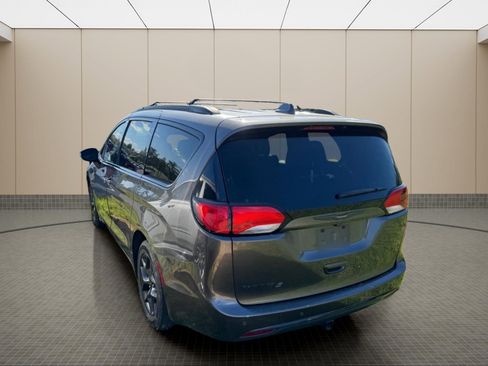 Used 2018 Chrysler Pacifica Touring-L Plus image 21