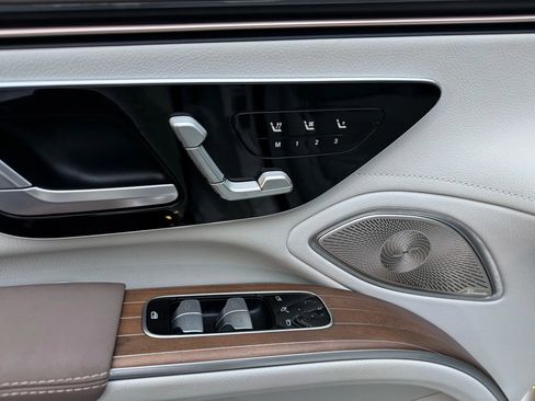 Used 2022 Mercedes-Benz EQS 580 4MATIC Sedan w/ AMG Line Interior image 43