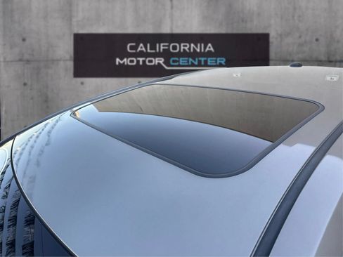 Used 2017 Toyota Corolla SE w/ SE Premium Package FWD image 12