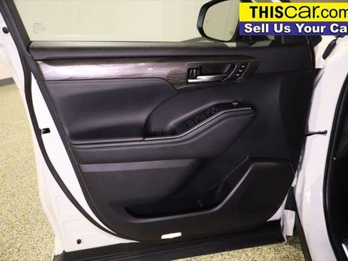 Used 2021 Toyota Highlander Platinum image 31