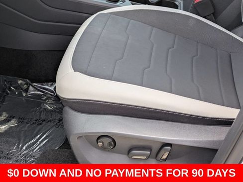 Used 2025 Volkswagen Taos SE AWD/4WD image 15