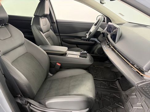 Used 2025 Nissan Ariya AWD image 32