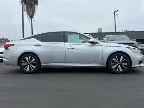 Used 2021 Nissan Altima 2.5 SV image 3