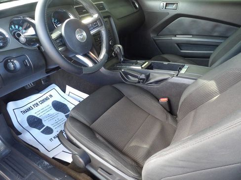 Used 2013 Ford Mustang V6 2dr Convertible image 22