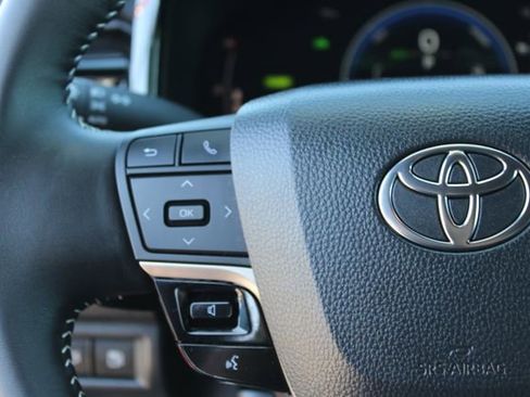 Used 2026 Toyota Camry Hybrid FWD image 19