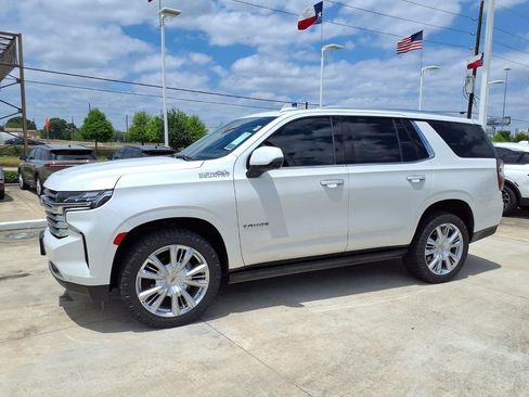 Used 2023 Chevrolet Tahoe High Country w/ LPO, Illumination Package AWD/4WD image 3