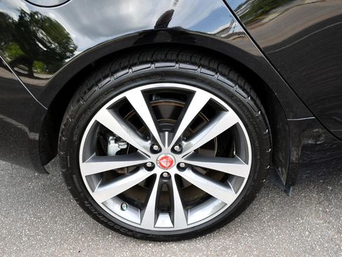 Used 2019 Jaguar XE Prestige image 13