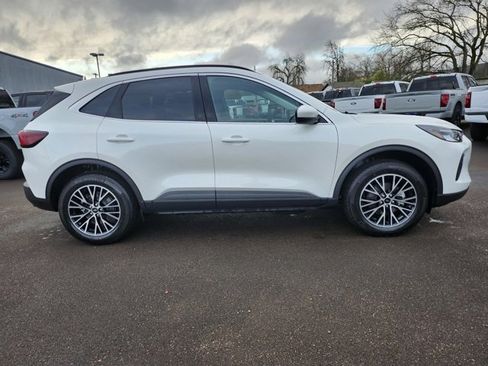 New 2025 Ford Escape Base image 10