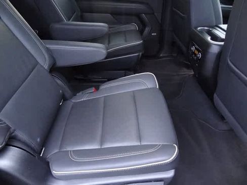 Used 2022 Chevrolet Suburban Premier image 12