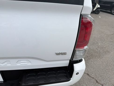 Used 2017 Toyota Tacoma Limited AWD/4WD image 8