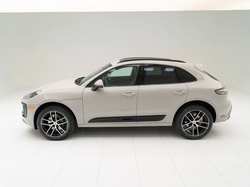 Certified 2026 Porsche Macan AWD/4WD image 2