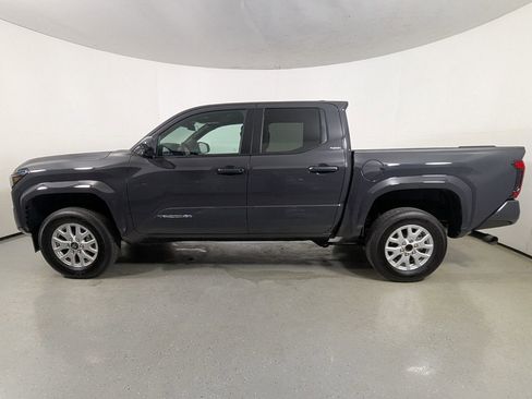 Used 2025 Toyota Tacoma SR5 image 4