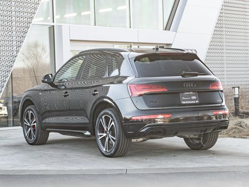 Certified 2025 Audi Q5 Prestige image 5