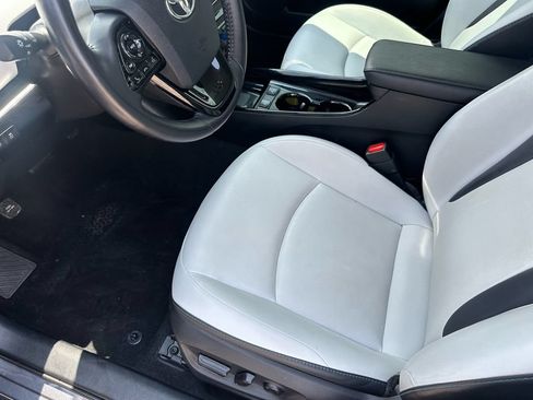 Used 2022 Toyota Prius XLE FWD image 40
