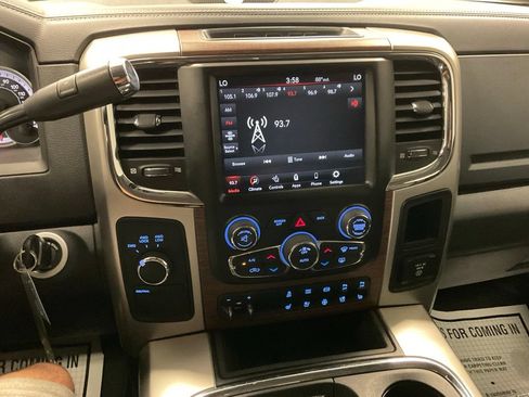 Used 2018 RAM 2500 Laramie w/ Convenience Group AWD/4WD image 14