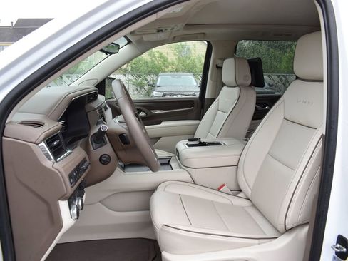Used 2024 GMC Yukon Denali w/ Advanced Technology Package AWD/4WD image 6
