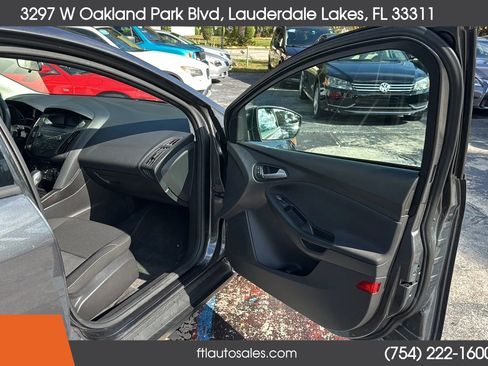 Used 2018 Ford Focus SE image 39