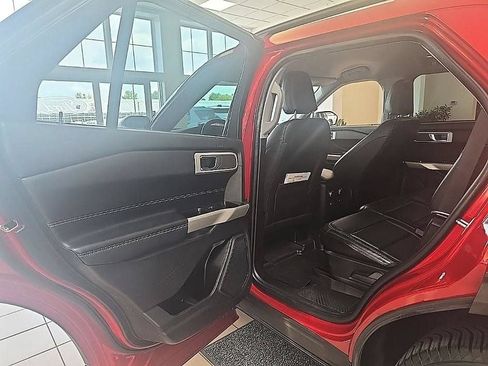 Used 2021 Ford Explorer XLT w/ Equipment Group 202A AWD/4WD image 30