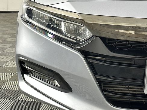 Used 2018 Honda Accord Sport image 16