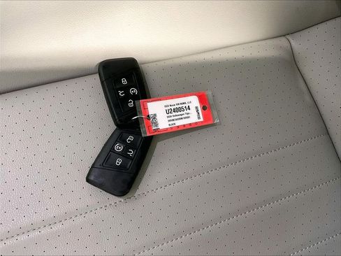 Used 2024 Volkswagen Tiguan SE R-Line AWD/4WD image 31