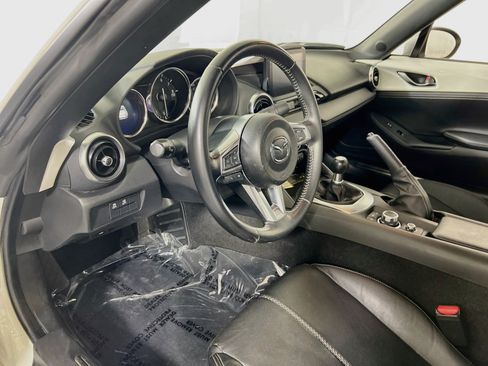 Used 2021 MAZDA MX-5 Miata RF Grand Touring w/ Appearance Package RWD image 9