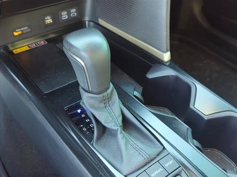 Used 2025 Toyota Camry SE FWD image 20