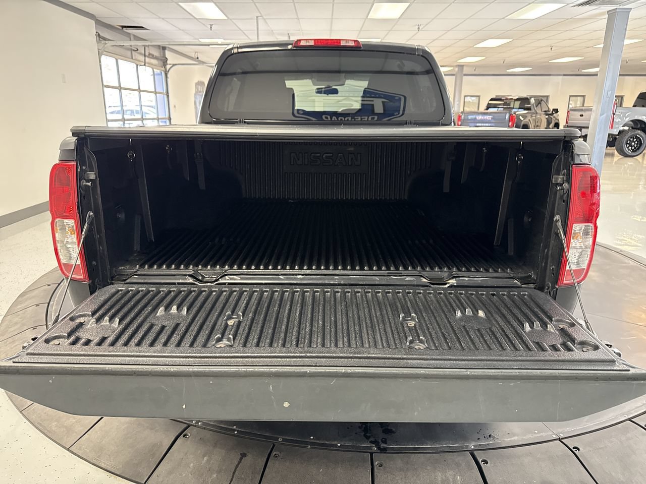Used 2013 Nissan Frontier SV RWD image 11
